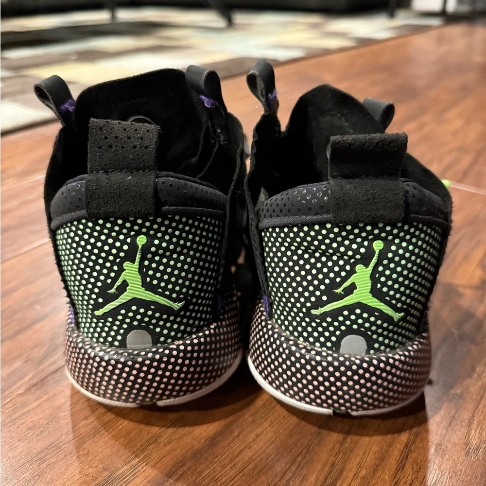 Jordan Kids Sneakers in Black and Neon Green